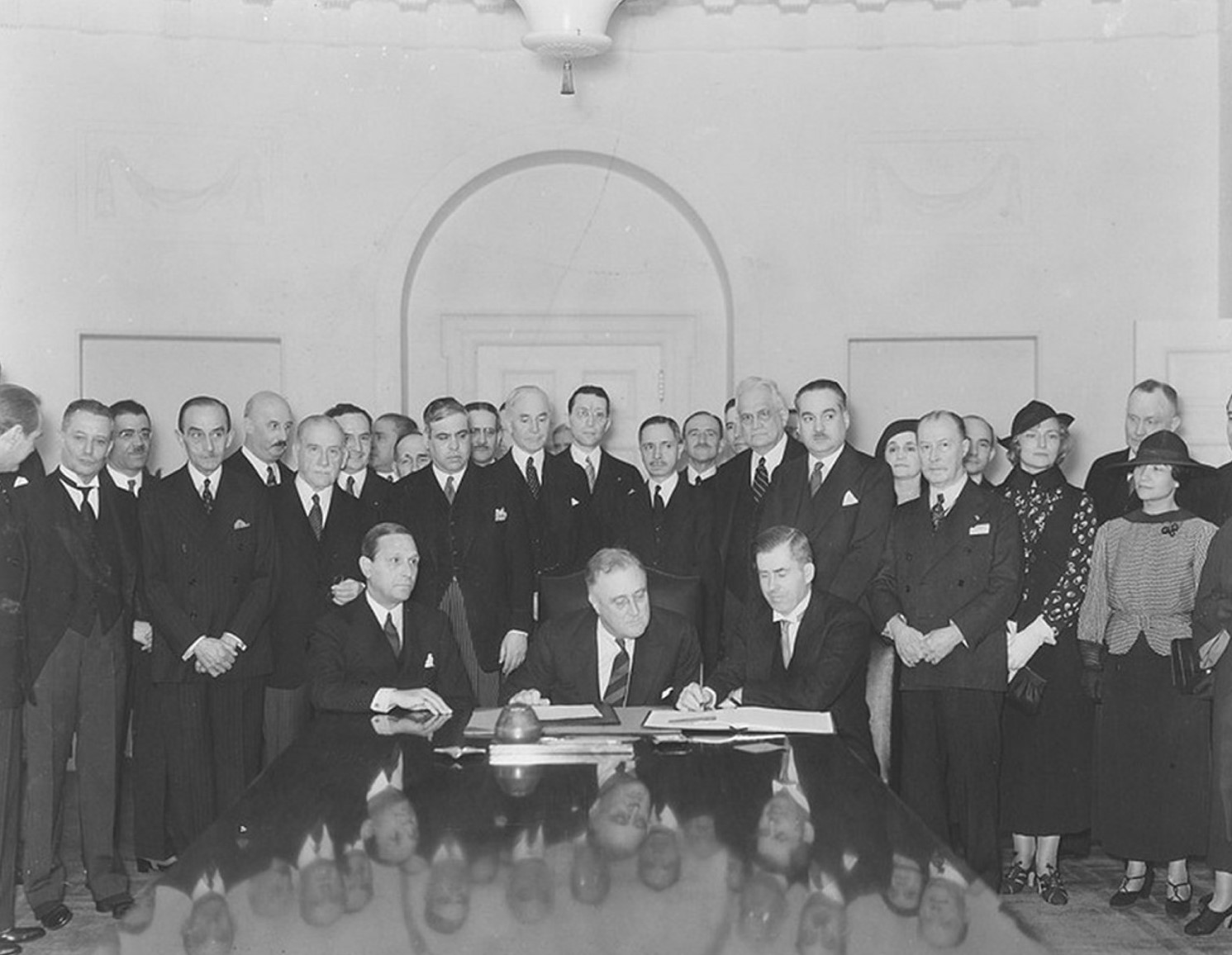 Подписание Пакта Рериха. 15 апреля 1935 г. Белый Дом. Вашингтон