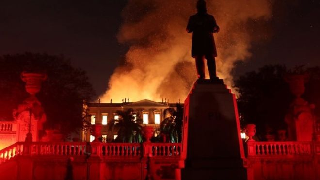 Пожар в Национальном музее Бразилии © 2018 Би-би-си