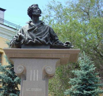 Памятник Пушкину в Алматы
