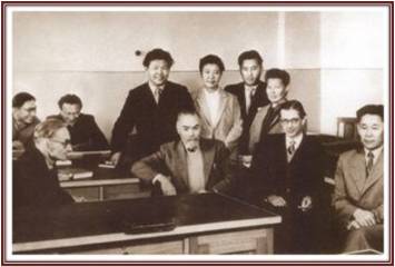 Ю.Н.Рерих с бурятскими учёными. Улан-Уде (СССР).  1959 г., сентябрь.