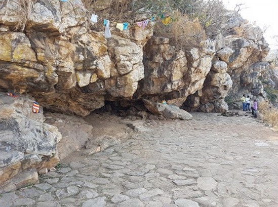 Пещера Саптапарна. Современная фотография